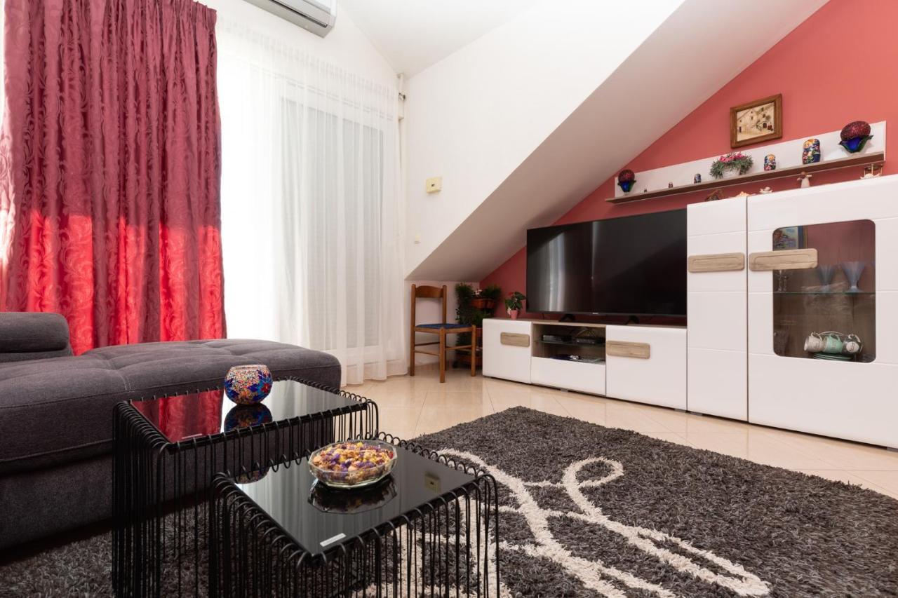 Apartman Monika 奥米什 外观 照片