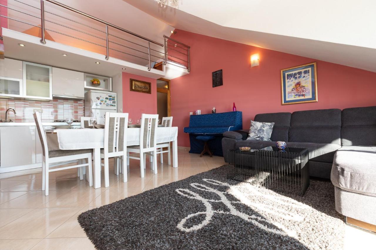 Apartman Monika 奥米什 外观 照片